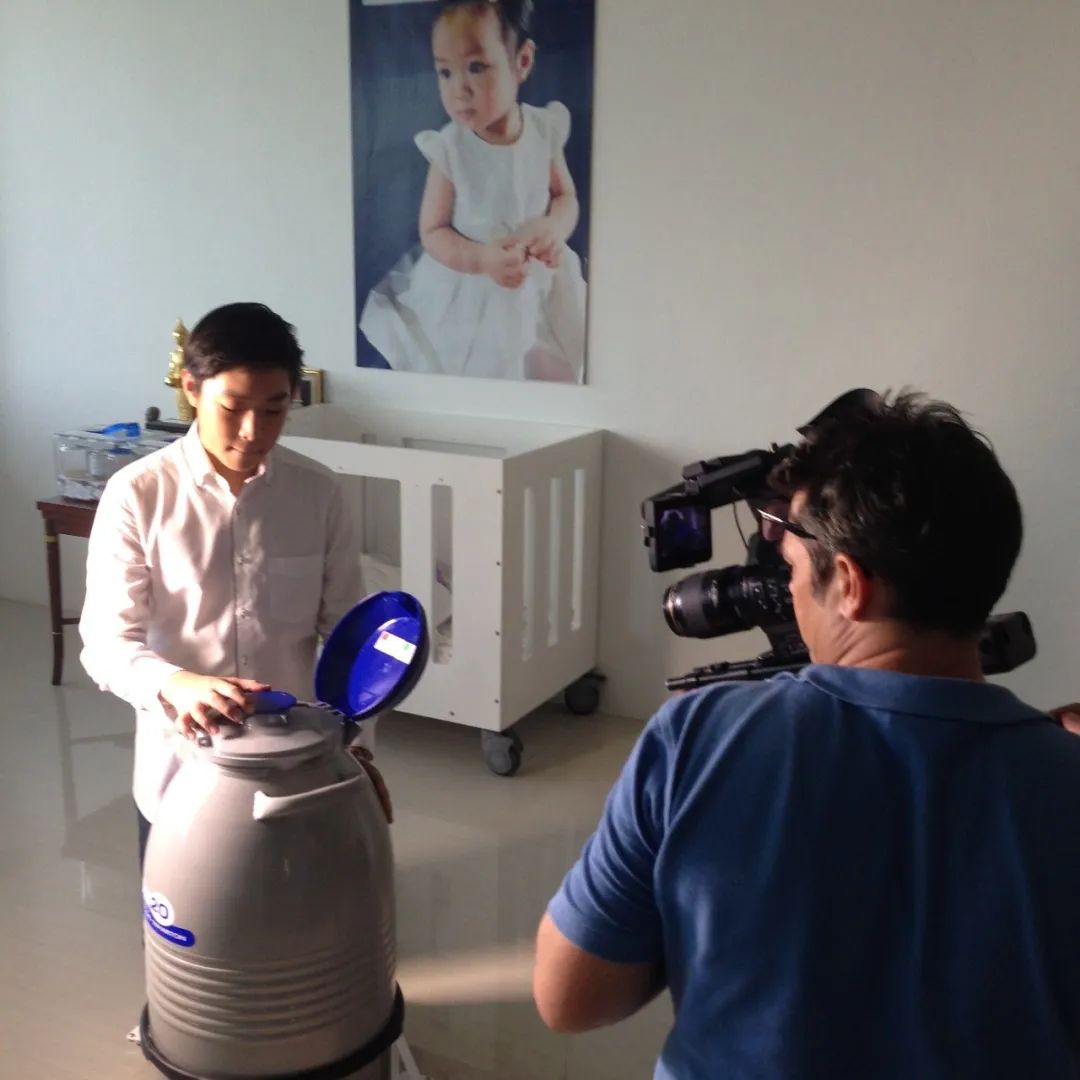 一对亚洲科学家夫妻，冷冻2岁女儿的大脑：希望未来还能见她一面