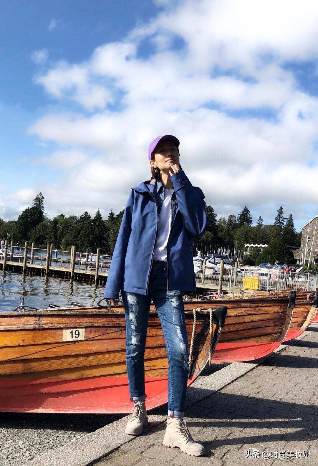 43岁刘敏涛穿露脐装,44岁刘敏涛穿阔腿裤