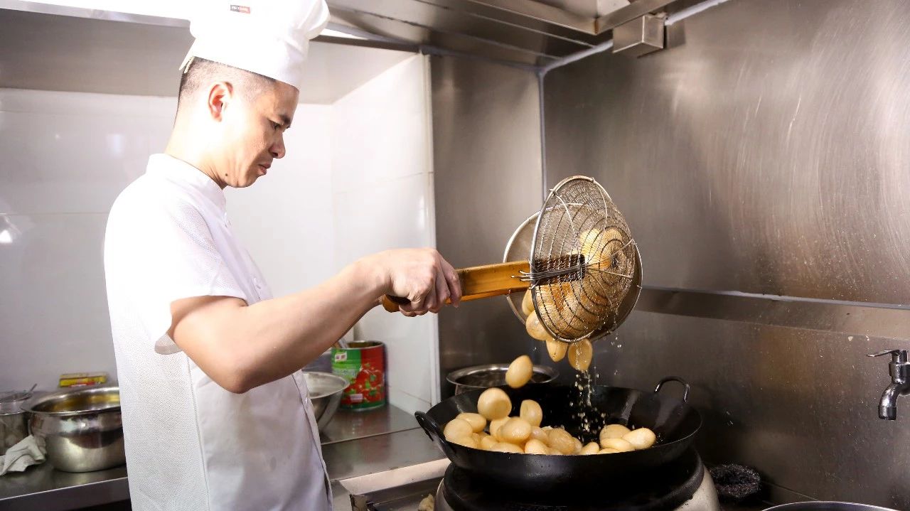 “凉飕飕”火锅来到深圳，清甜消暑！还有龟苓膏送~