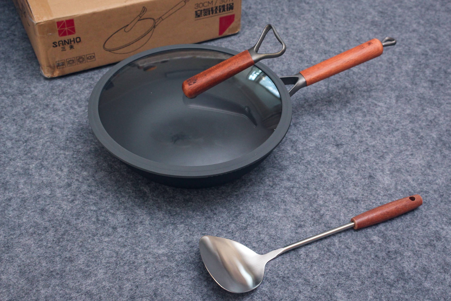 章丘铁锅和三禾不粘锅哪个好,三禾纯钛无涂层炒菜锅