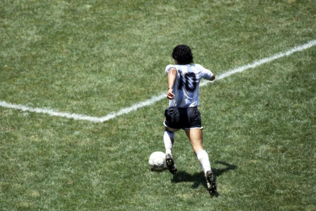 一个恣意妄为的、热烈的天才离开了我们