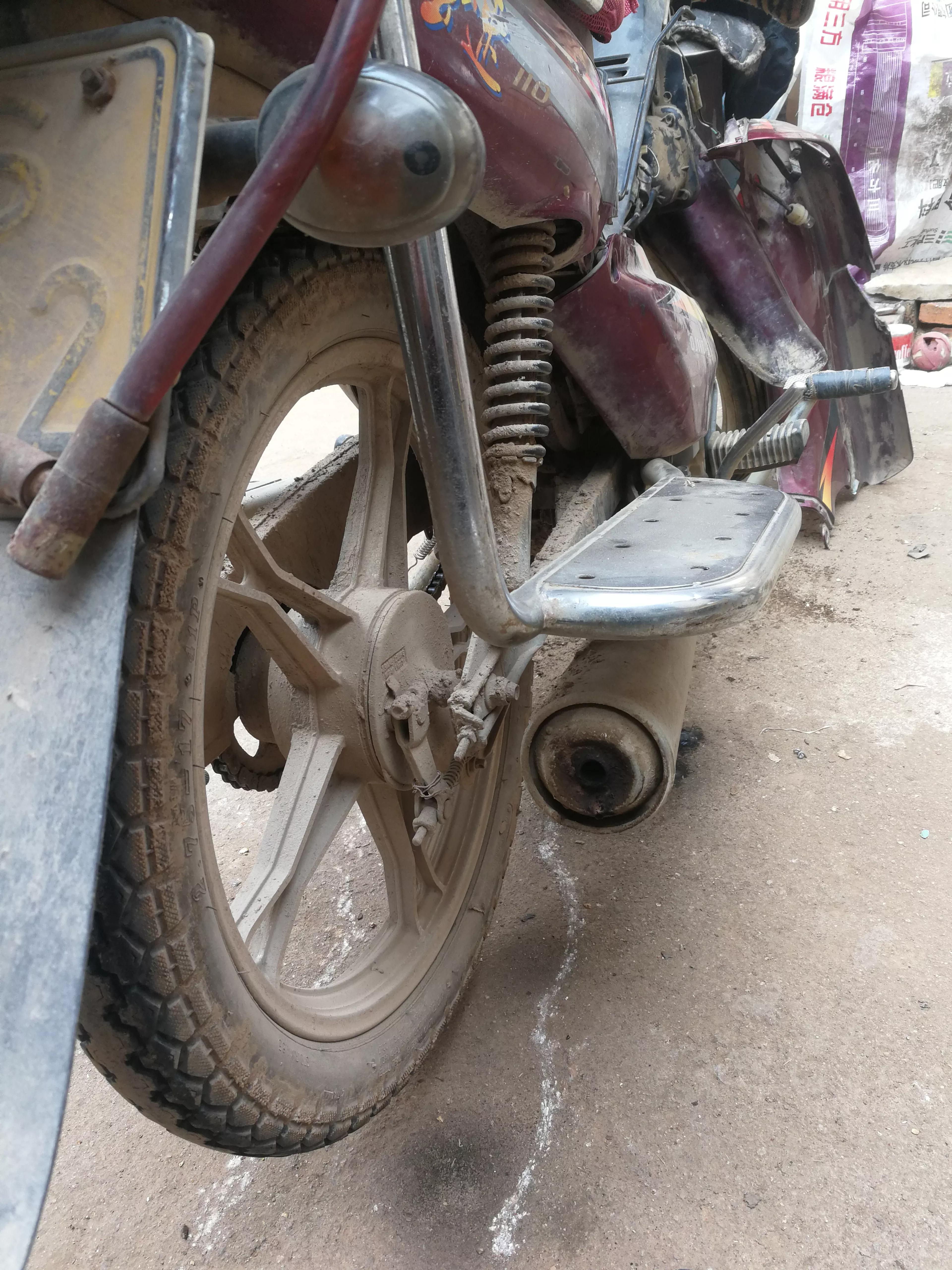 冬天摩托车不好打火怎么回事,踏板摩托车冒黑烟好熄火怎么回事