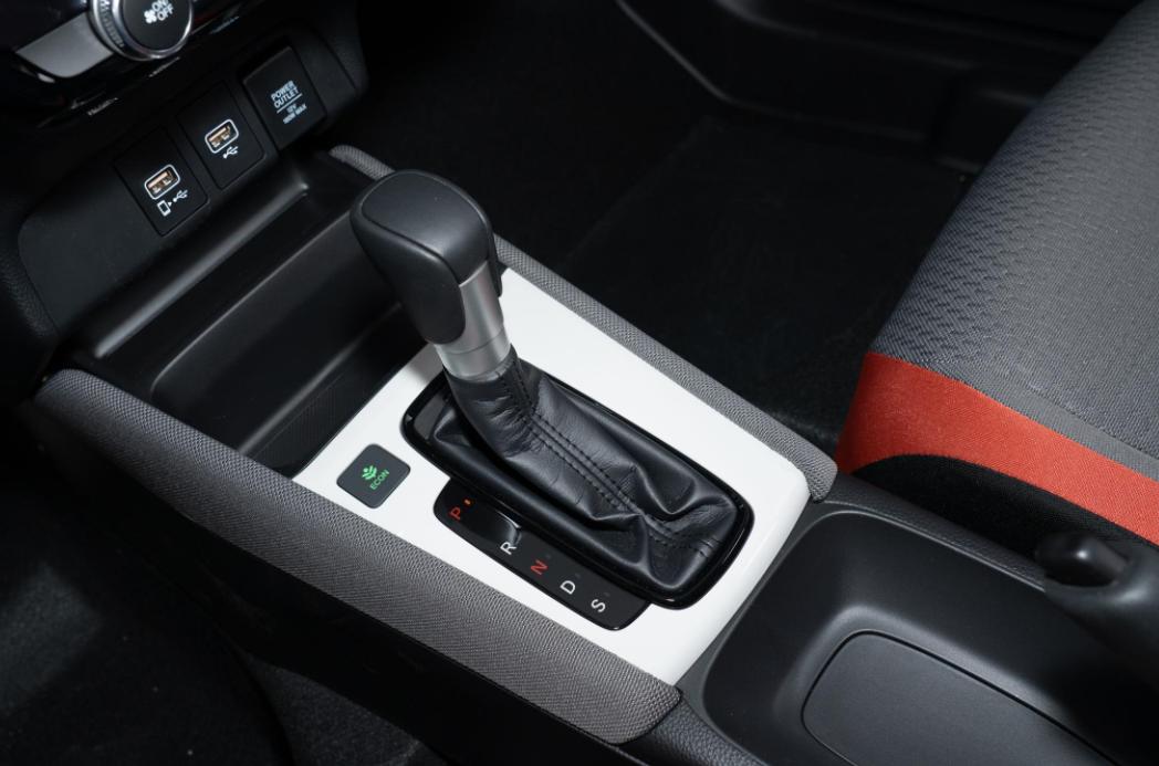 飞度2014款1.5lexlicvt领先型,与飞度相同车