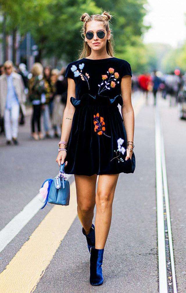 百搭又显气质的法式丝绒裙,一袭丝绒裙复古优雅