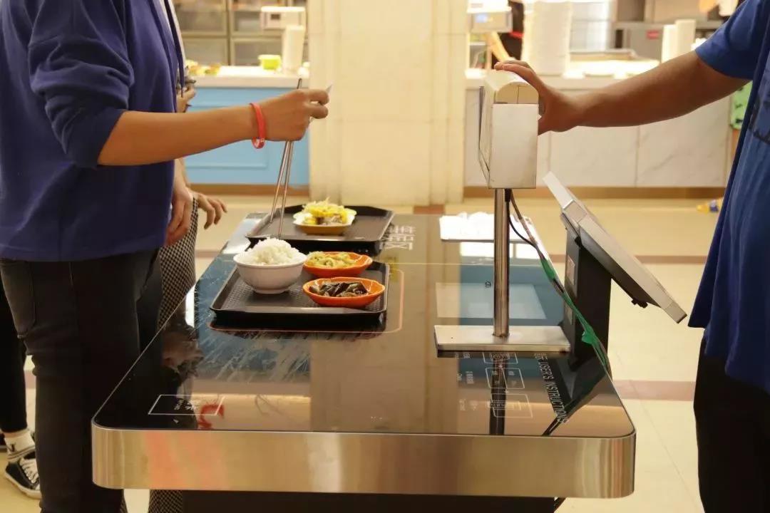 湖北高校豪华宿舍,湖北大学800米房间