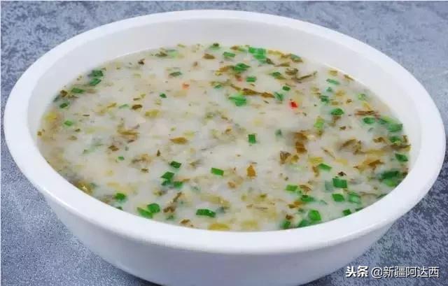 小伙吃火锅发现新大陆,小伙吃火锅吃出奇怪东西