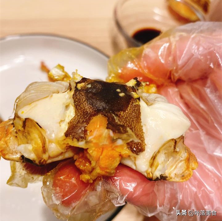 大闸蟹的正确吃法999块的大闸蟹,春季的第一只大闸蟹应该怎么吃