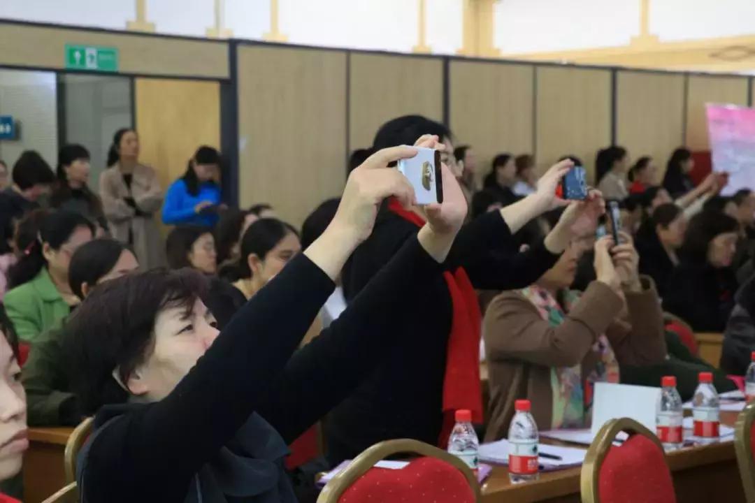 再谈妇科热点重申诊治规范——热烈祝贺2018年西安市第一届宫颈病变及阴道镜规范培训班”胜利闭幕