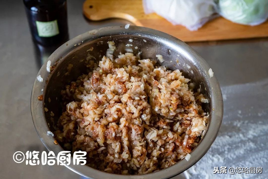 包饺子里加些什么,包饺子的时候里面放的调料汁