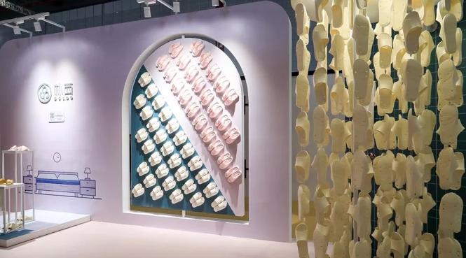 跟椰子拖鞋一样脚感,踩屎感椰子拖鞋穿搭