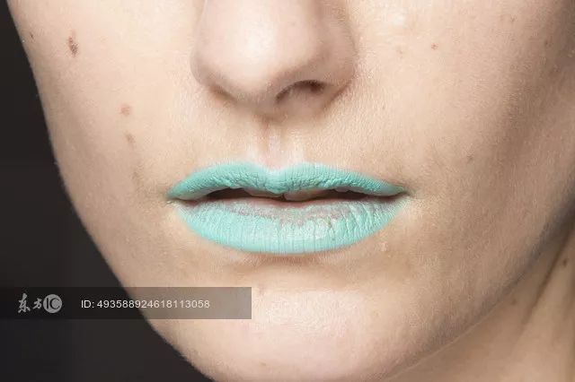 鞠婧祎李艺彤honey舞台,鞠婧祎港风复古妆容