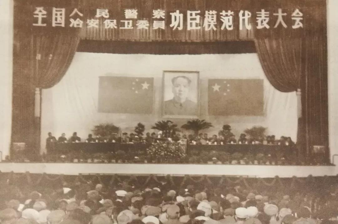 中国警服的发展,警服前世今生图片