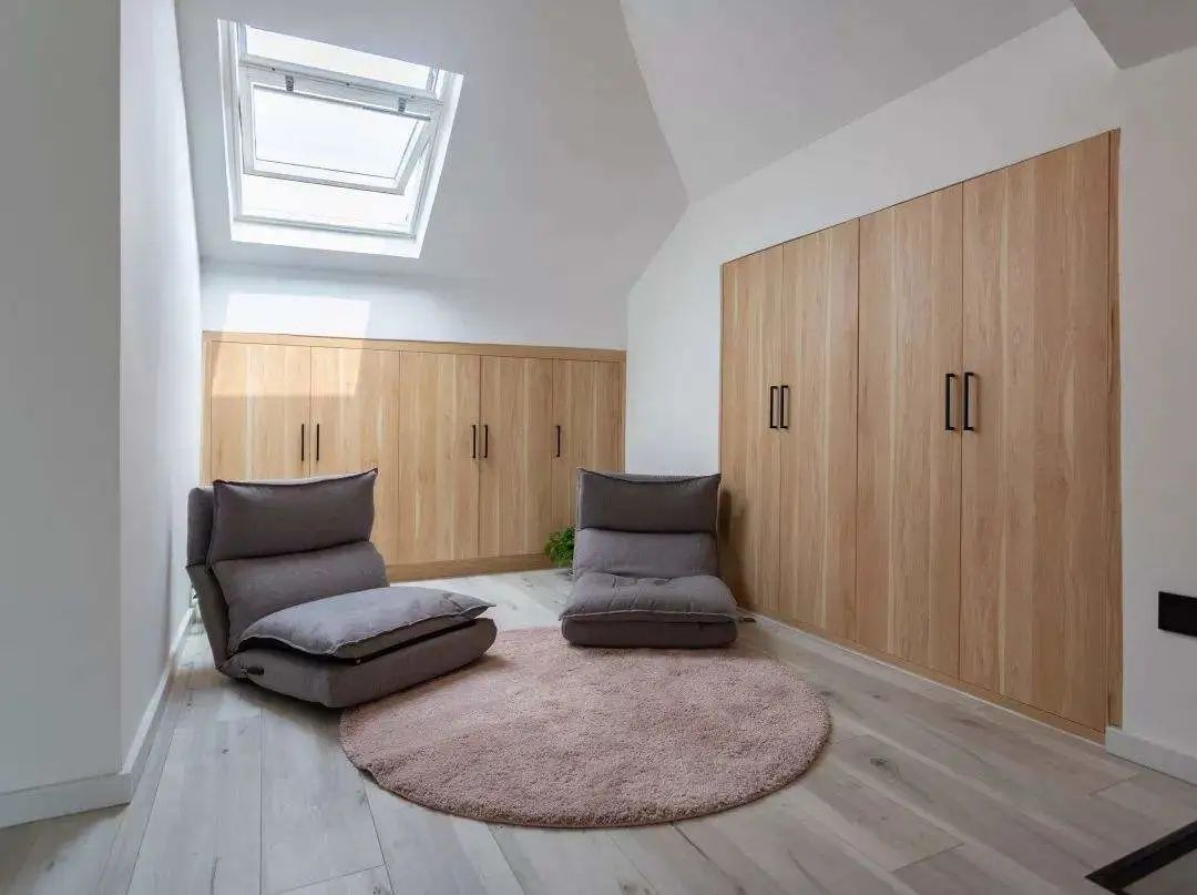 低矮斜顶阁楼鸡肋空间利用,矮小斜顶阁楼用的沙发