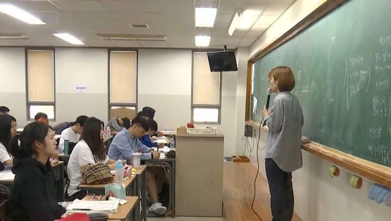 “幸福教育”悖论:韩国是如何*压打**教培机构,又如何恢复它们的?