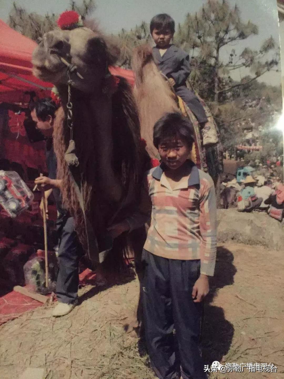 弥勒这一家子,穷!穷!富!富