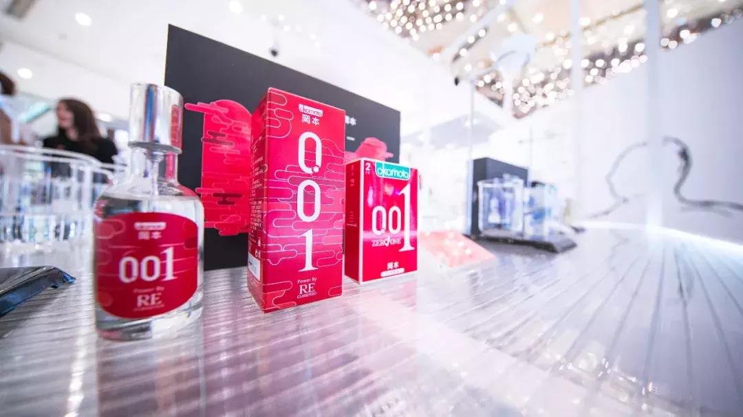 都没想到！岡本跨界做香水，营销有深度，限量礼盒很别致