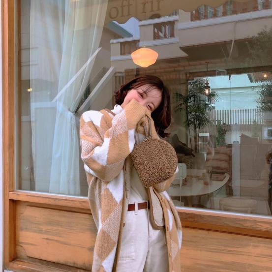 韩国女生衣服基本全是包臀裙,韩国女性冬天穿搭包臀裙