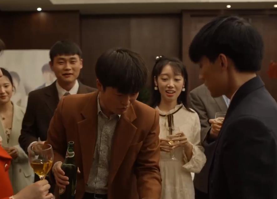 《乔家的儿女》乔七七杨玲子结婚，两人还年轻，以后的感情会怎样