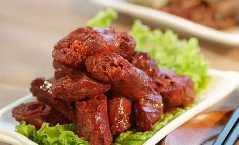 周黑鸭是自己做还是进货,鸭脖制作作坊周黑鸭配方