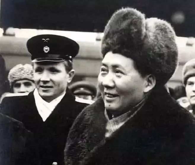 斯大林70大寿时，毛*东泽**为何送2万斤大葱萝卜白菜梨？别有用意