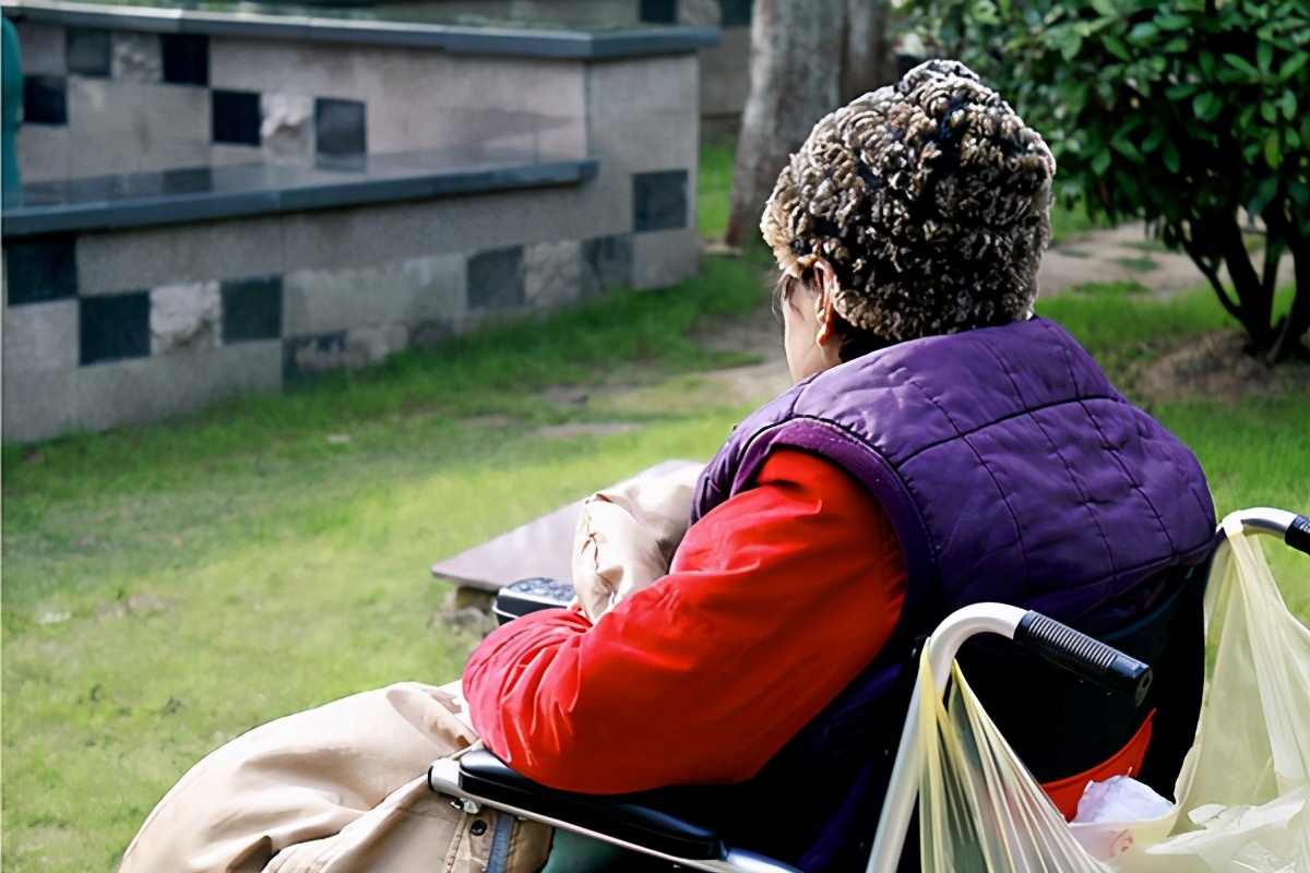 坐着和蹲着哪个排便姿势更好,便秘怎么蹲着快速排便