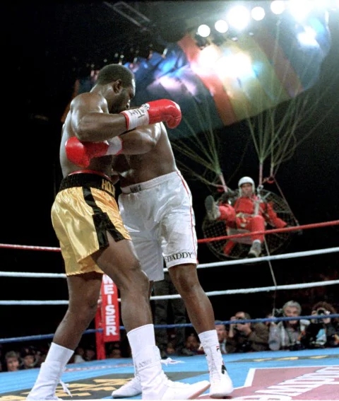 拳王霍利菲尔德最惨的一场比赛,霍利菲尔德经典拳击比赛