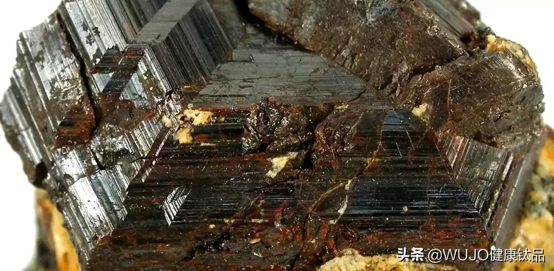 钛合金是用什么材料做的,钛合金是什么材料属于硬质合金