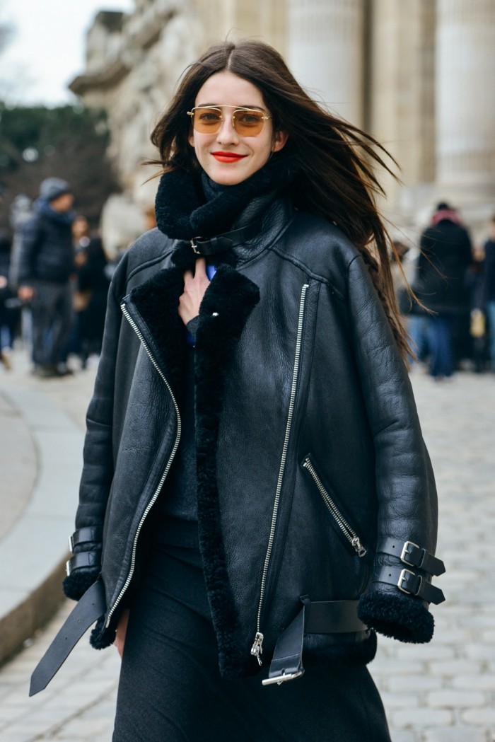 长款皮衣夹克搭配,粉色夹克皮衣怎么搭出高级感