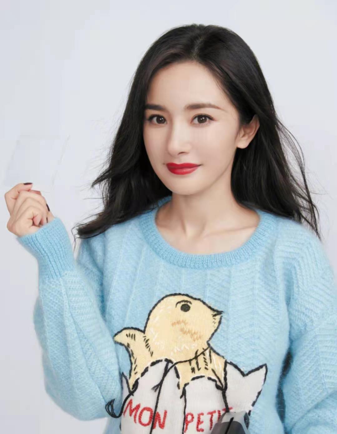 鞠婧祎gucci毛衣官图对比,鞠婧祎穿假礼服的视频