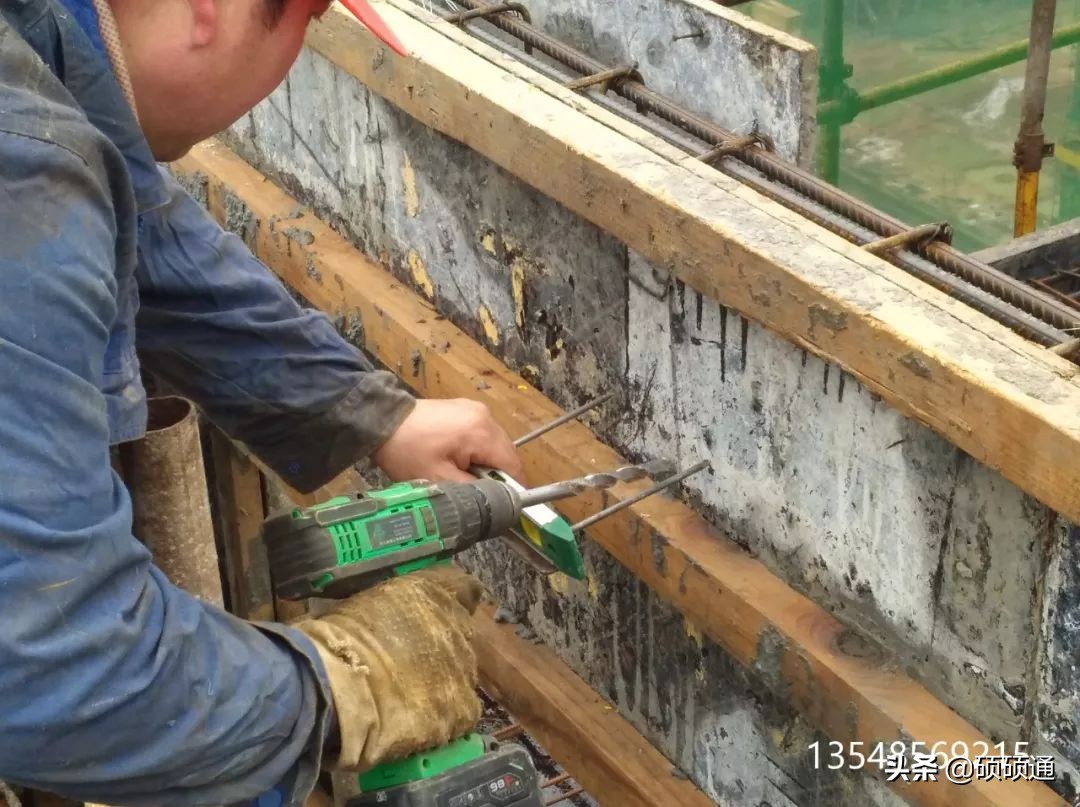 一种新型悬挑架的安装搭设装置,施工现场新型悬挑架