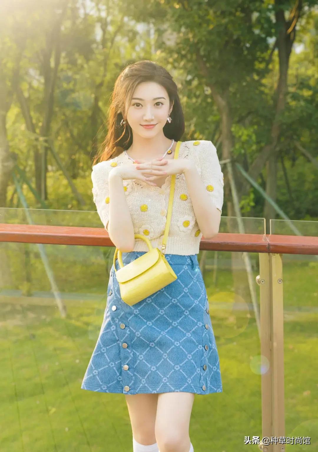 雾霾蓝和克莱因蓝哪个显白,宝蓝跟克莱因蓝哪个显白