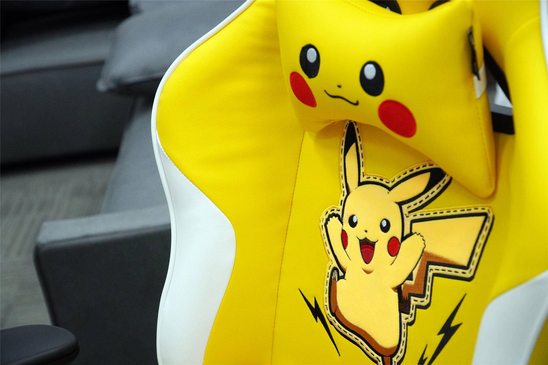 傲风宝可梦联名椅,测评傲风电竞椅