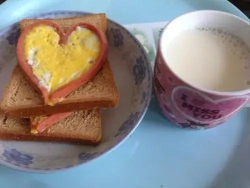 喜欢秀恩爱的夫妻是什么心理呢,那些秀恩爱的情侣们