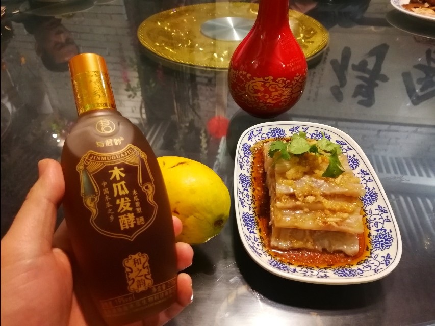 深夜郑州8男2女躲在花园路北环桥头,吃丹江翘嘴鲌,喝方城木瓜酒