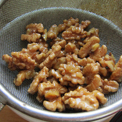 孩子们喜爱的零食,琥珀桃仁小零食