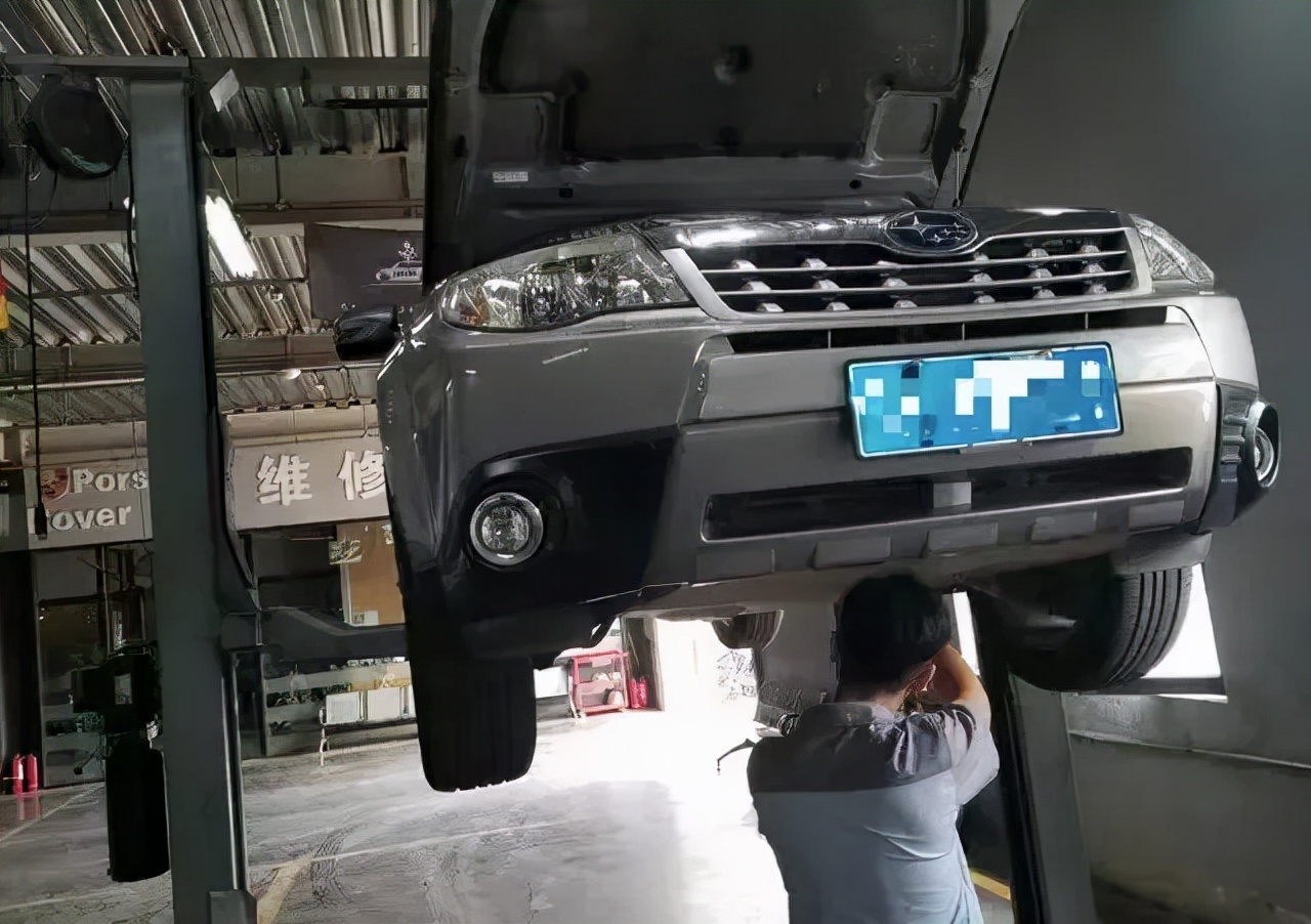 小型汽车方向机漏油怎样解决,方向机漏油有必要更换吗