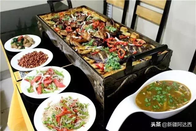 小伙吃火锅发现新大陆,小伙吃火锅吃出奇怪东西