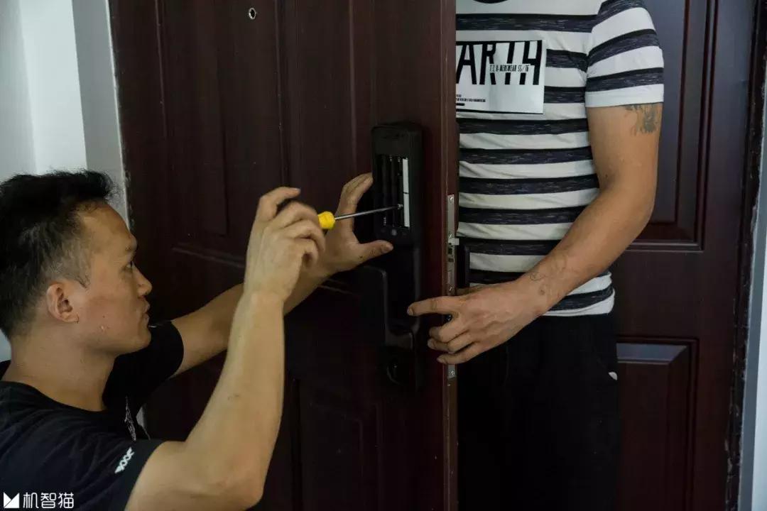 小米智能锁钥匙锁门,小米全自动智能锁出门反锁