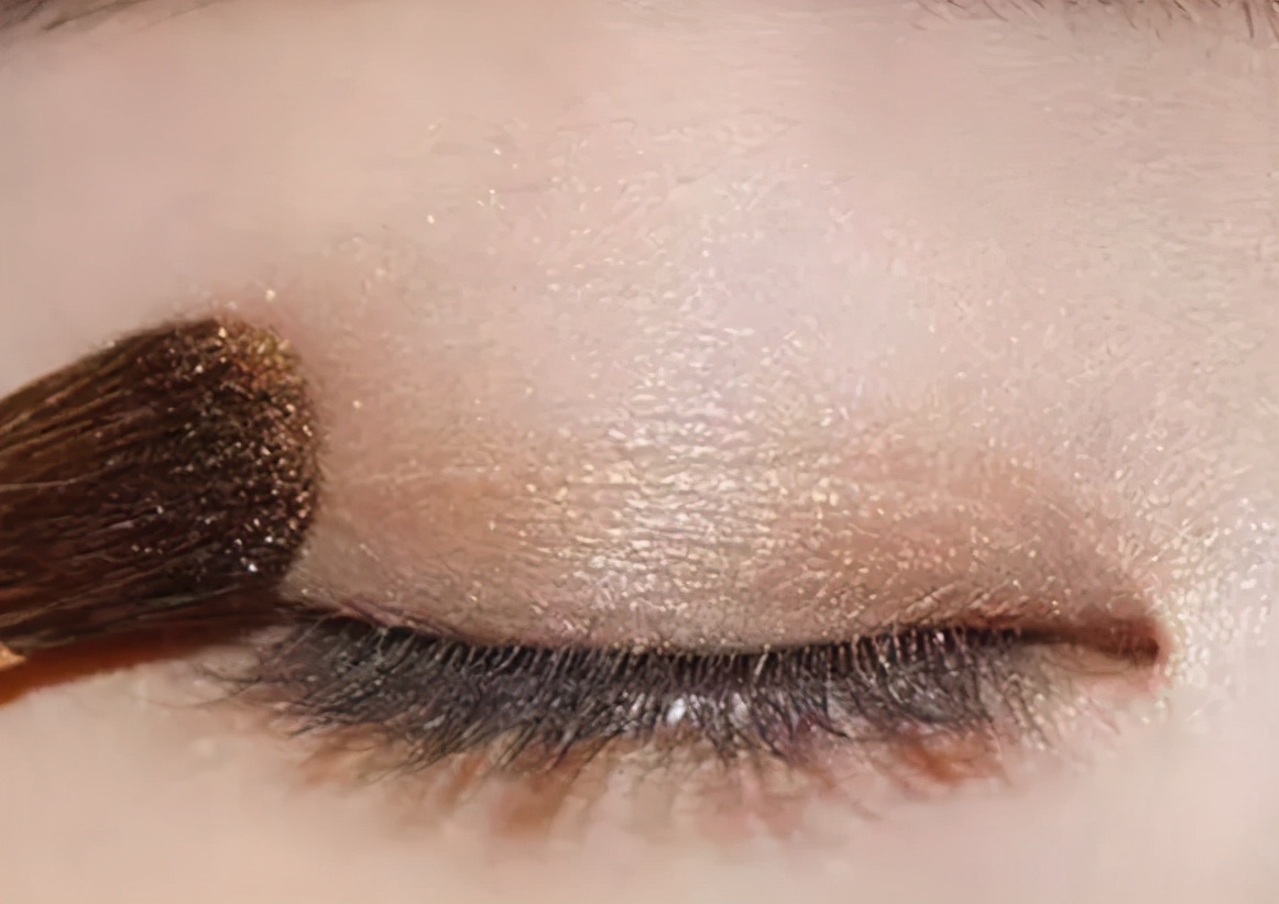 怎么画运动风美妆图片,闪耀光泽底妆怎么画