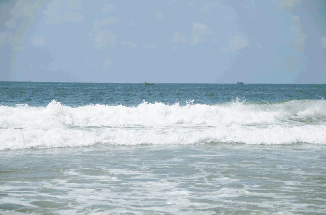 皮拖鞋：毛*东泽**多节俭？火车上意外发现皮拖鞋，整整穿了27年