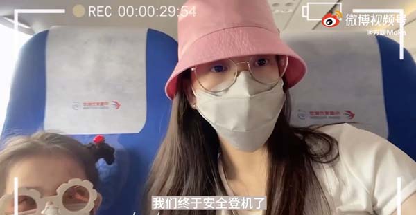 黎明方媛带着两个孩子坐经济舱,方媛演讲说坐经济舱