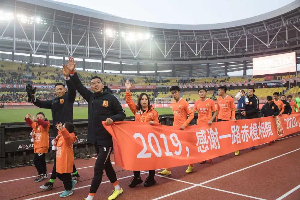 中超或将再次降薪球员表态,中超拒绝降薪的俱乐部