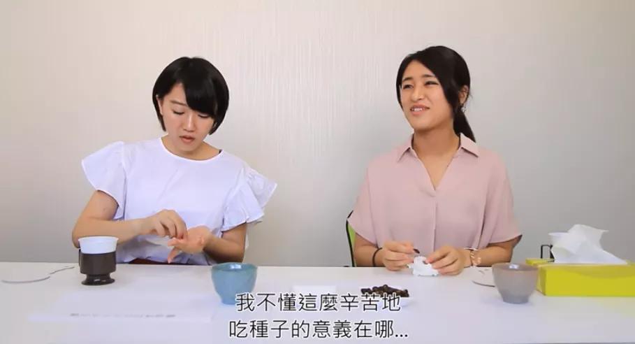 纳尼?为什么日本人不会嗑瓜子?看到中国人单手“吃”惊呆!