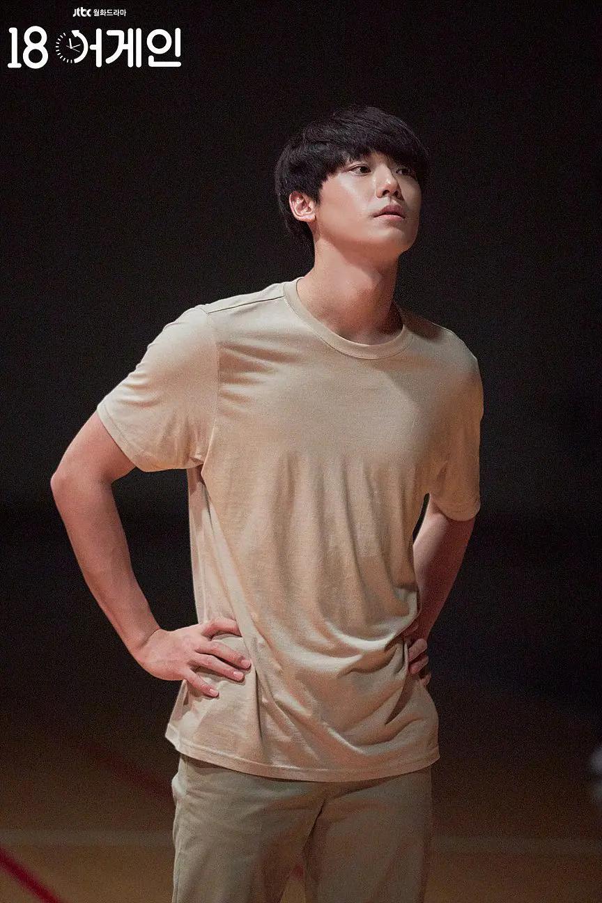 负重中年人重返18岁,男主秒回青春时代狂收“后宫”