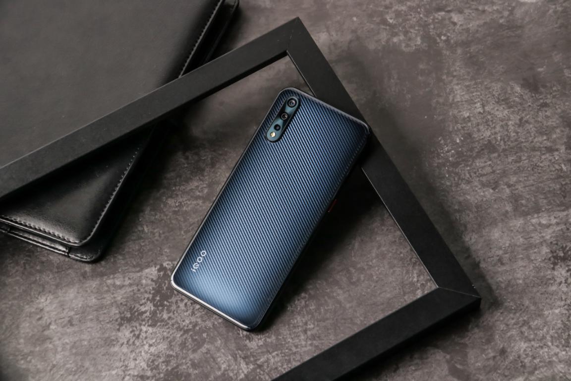 旗舰规格中端定价，iQOONeo855版到底为何吸引人