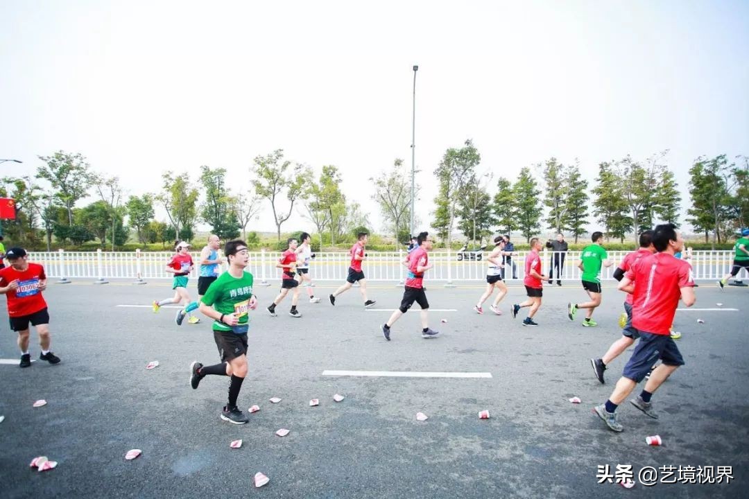 宁波马拉松鸣枪开赛,2019宁波国际马拉松