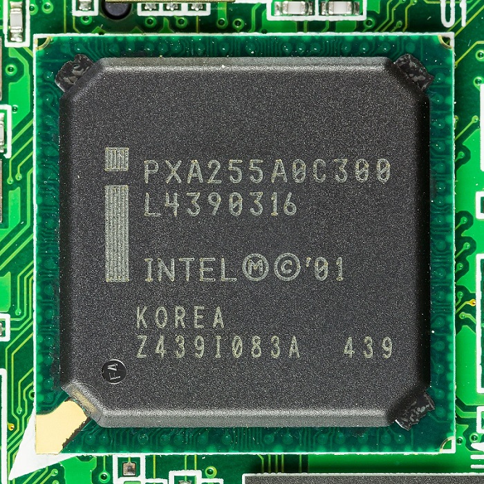 英特尔踢下神坛,英特尔最近形势