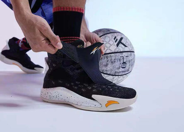 库里谈中国鞋,库里谈汤普森的安踏