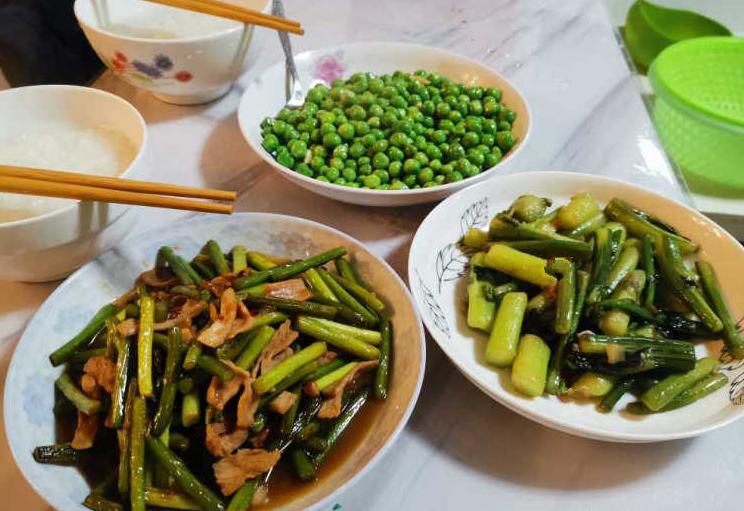 推荐4道清淡爽口月子餐,如何在家做出美味健康的月子餐