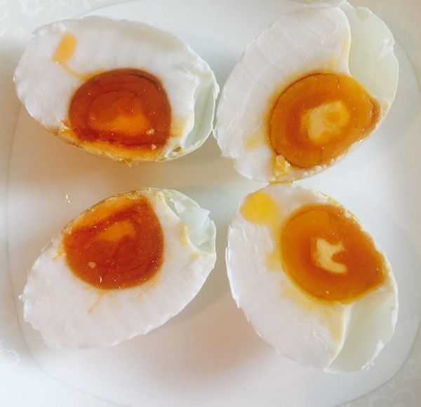 不用盐水泡蛋黄流油的咸鸭蛋,饱和盐水腌制咸鸭蛋需要多长时间